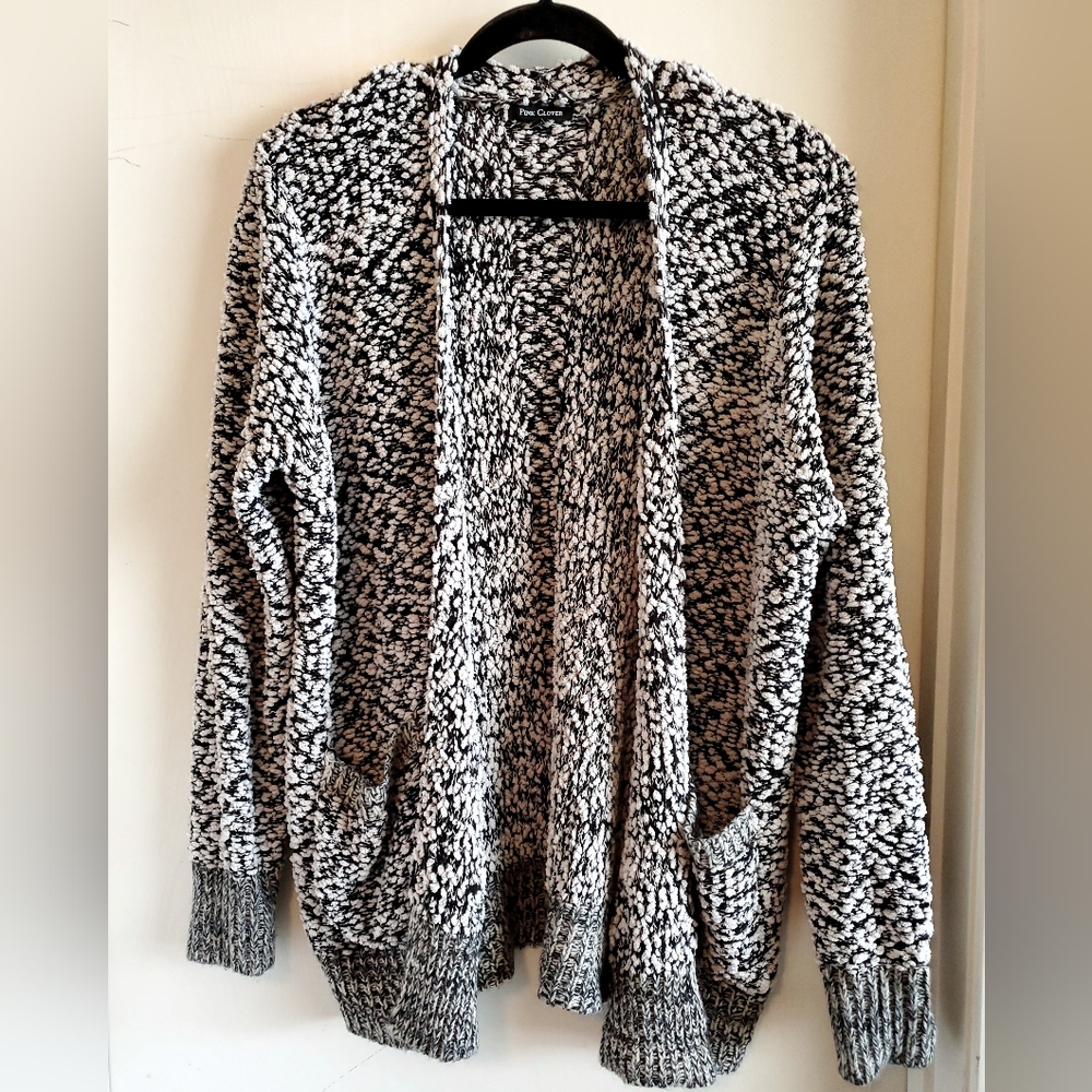 Pink Clover plush black and white double pocket cardigan